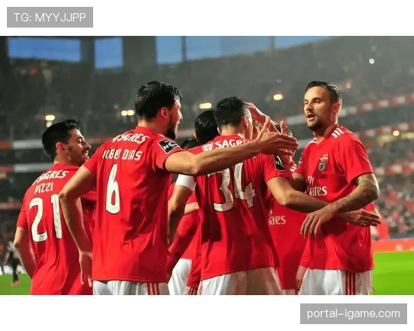 欧战席位关键战：里昂与摩纳哥赛前训练开放，两队阵容齐整